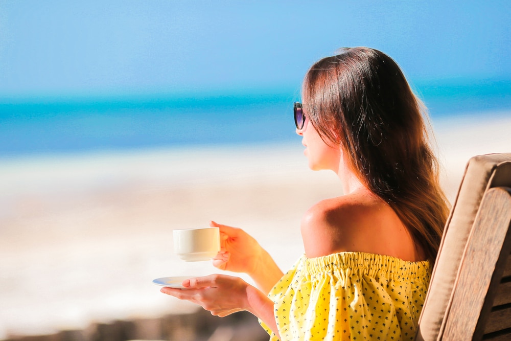 Consuming sizzling drinks to chill down
